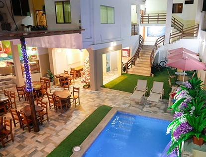 Pool of the España Hotel.