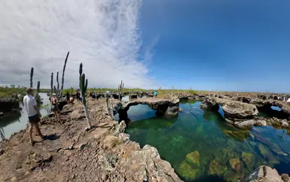 Personas en los túneles.